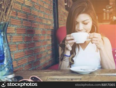 Lady drinking coffee in vintage coffee shop