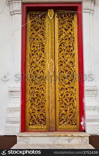 laithai craved on the temple door.