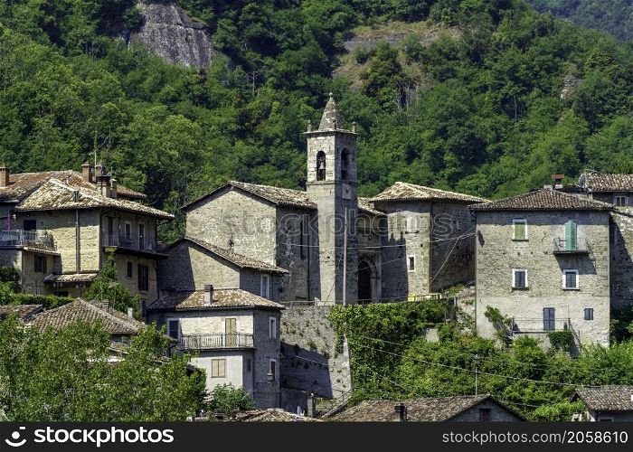 Landscape along the old Salaria road in the Ascoli Piceno province, Marche, Italy, at springtime. Quintodecimo, historic village