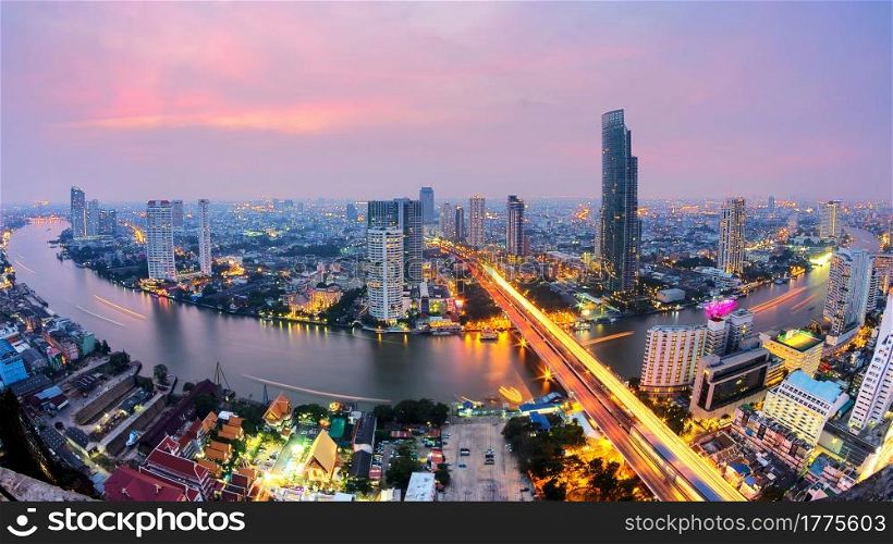 Landscape view of the river bend. With residential buildings on both sides. Coupled with a large road Beautiful skies at dusk in Bangkok, Thailand.. Bangkok night view