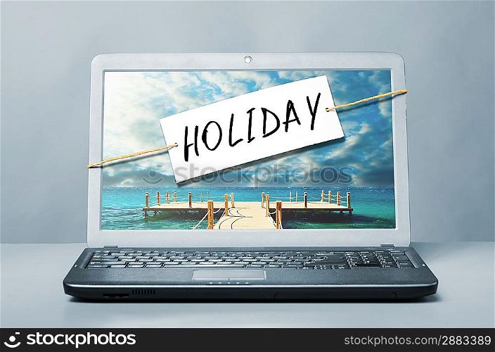 laptop with note about holiday
