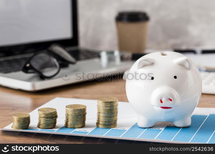 laptop with piggy bank growth chart