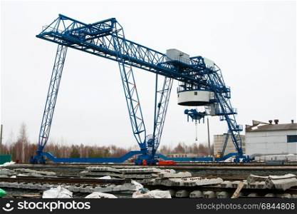 large gantry crane in between lifting