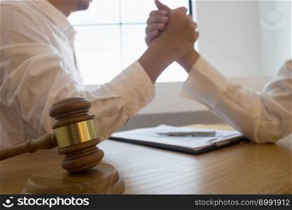 Lawyer argue, conflict with client.Irrational agreement.