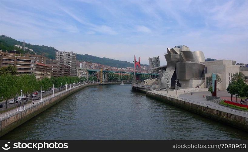 Left panning timelapse of Bilbao Guggenheim