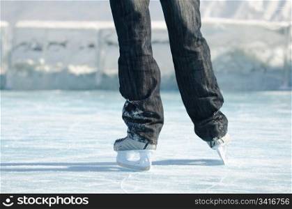 legs in skates of an amateur skater