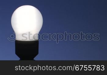 leuchtende Energiesparlampe