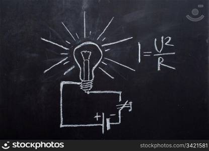 Light bulb drawn on blackboard