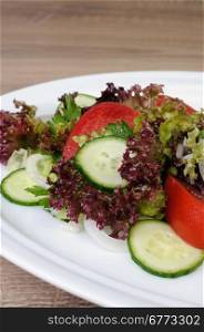 Light salad of lettuce and tomatoes with cucumber