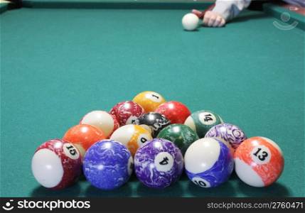 Lining up the que ball to break in a game of pool