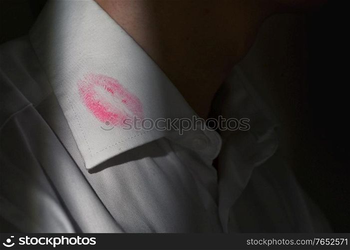 Lipstick marks on the collar of a men&rsquo;s white dress shirt