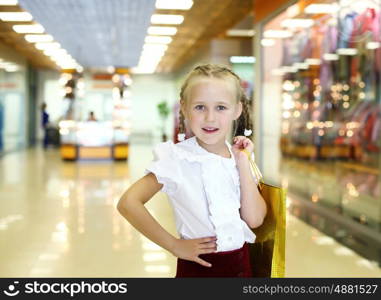 Little girl doing shopping in shopping center