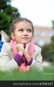 little girl in the autumn park