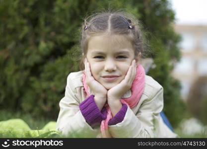 little girl in the autumn park