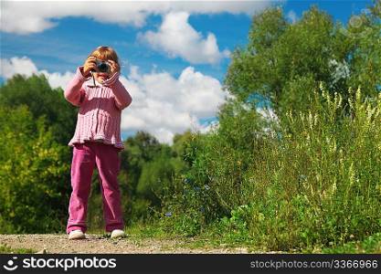 little girl photographs outdoor full body