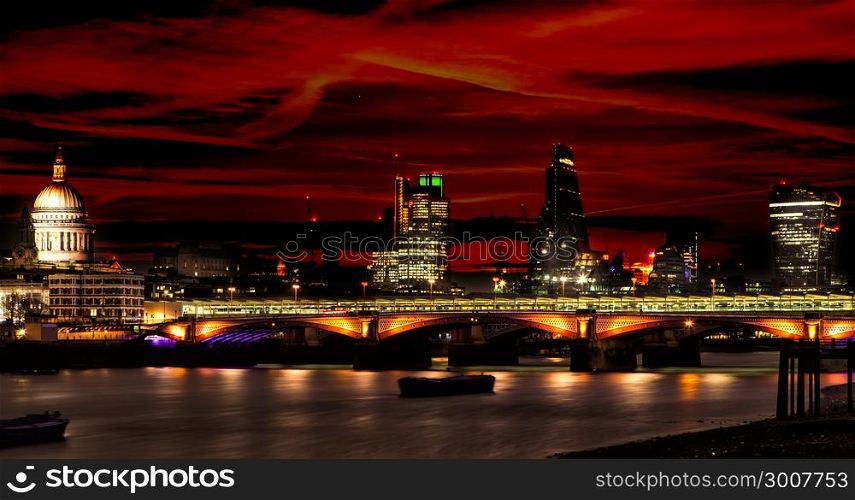 London and St Paul cathedral at night