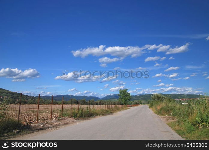 long country road with dramatic sky (NIKON D80; 6.7.2007; 1/125 at f/9; ISO 100; white balance: Auto; focal length: 18 mm)