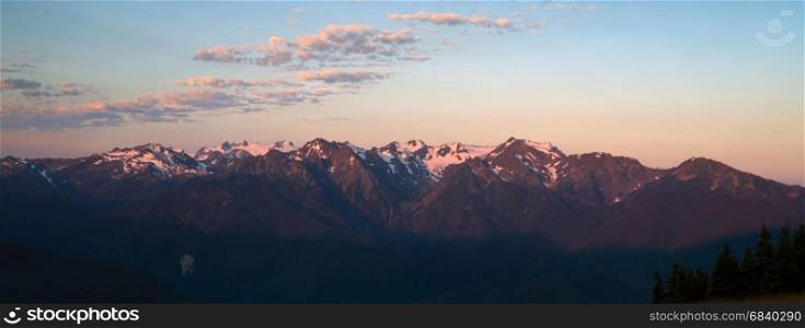 Long panoramic shot of the Olympic Mountains in Washington State