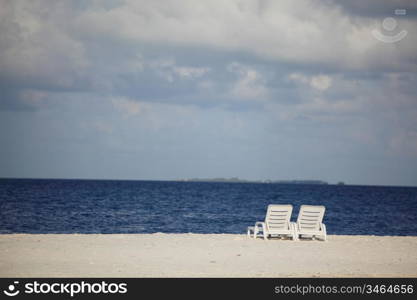 longue on the sea coast