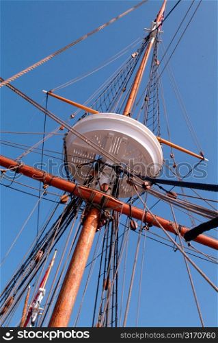 Lookout Platform on Ship&acute;s Mast