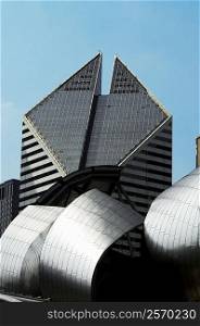 Low angle view of a building in a city, Smurfit-Stone Building, Chicago, Illinois, USA