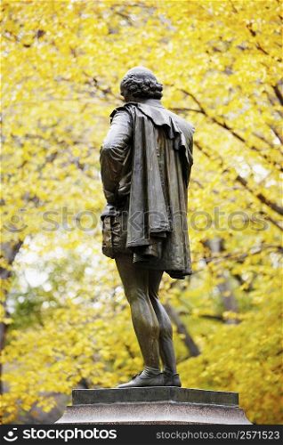 Low angle view of a statue on a pedestal, Central Park, Manhattan, New York City, New York State, USA