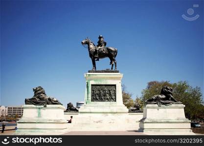 Low angle view of Ulysses S. Grant on a horseback statue, United States Capitol Building, Washington DC, USA