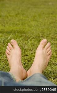 Low section view of a person&acute;s feet on the grass