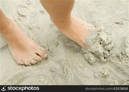 Low section view of a person&acute;s foot in sand