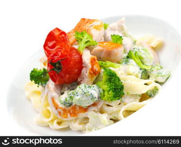 Macaroni with cheese, chicken and mushrooms