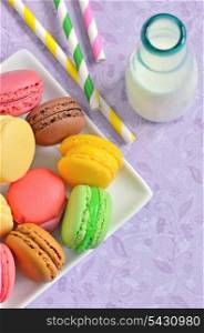 macaroons with jar glasses and straws