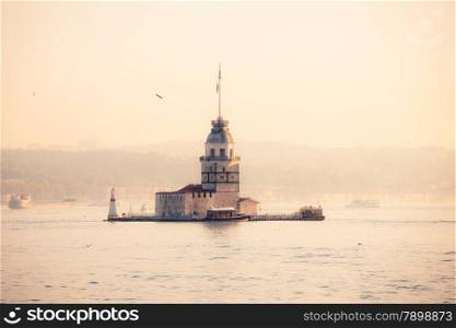 Maiden&rsquo;s Tower (Kiz Kulesi) at sunny morning. Istanbul, Turkey