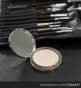 makeup powder with set brushes