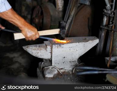 Making a decorative pattern in the smithy
