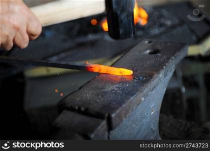 Making a decorative pattern in the smithy on the anvil