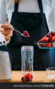 Making Healthy Shake with Berries