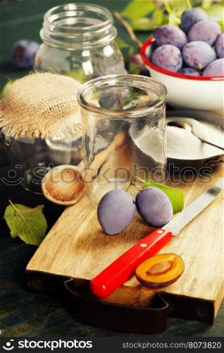 Making plum jam based on traditional recipe