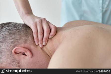 male patient undergoing therapy with physiologist 2