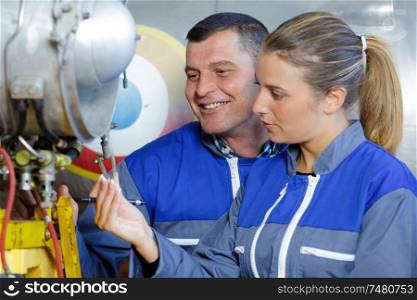 male technician asking his female colleague for help