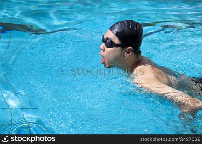 man are swimming with control breathing