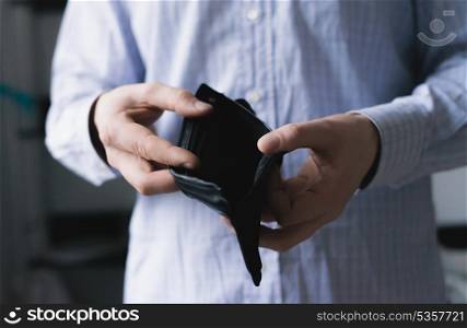 Man holding an empty wallet