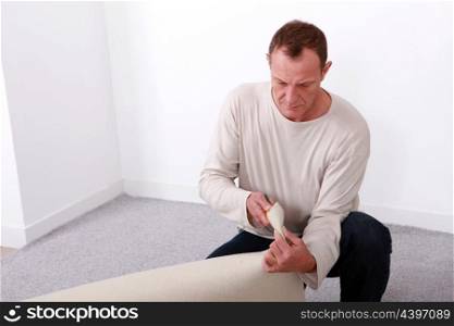 Man laying carpet