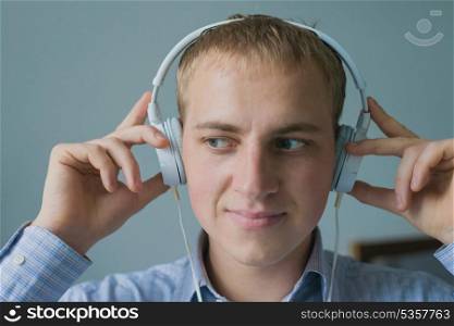 Man listening to music on smartphone