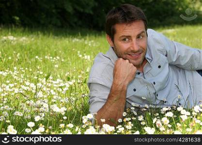 Man lying in the daisies