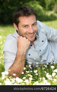 Man lying in the daisies