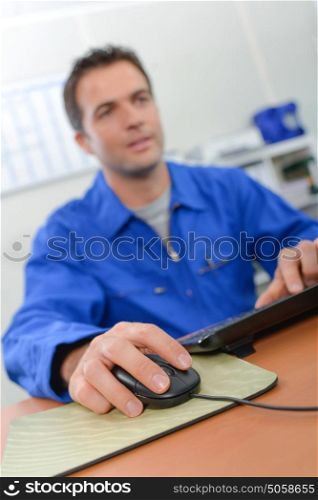 Man on computer, hand on mouse