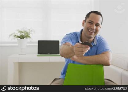 Man showing a credit card