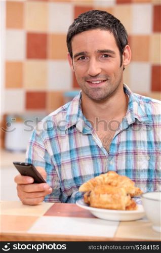 Man texting over breakfast