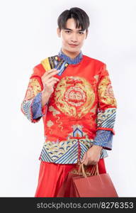 Man wear Cheongsam suit get many things from using credit card in chinese new year