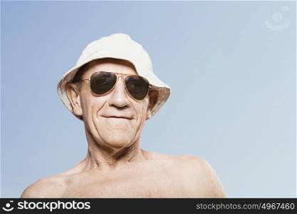 Man wearing a sunhat and sunglasses